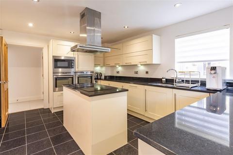 5 bedroom detached house for sale, Kings Wood Park, Epping