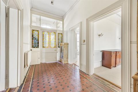 Flat 2, 106 Evesham Road, Cheltenham, GL52 2AL