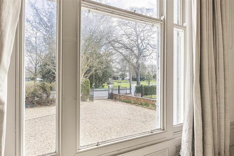 Flat 2, 106 Evesham Road, Cheltenham, GL52 2AL
