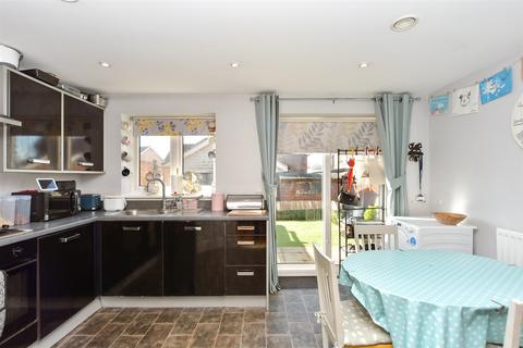 3 bedroom end of terrace house for sale, Mallow Road, Minster-On-Sea, Sheerness, Kent