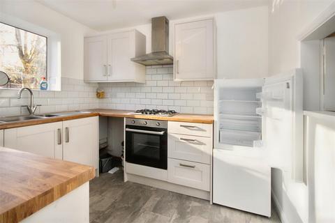 2 bedroom flat to rent, Fairlands Avenue, Fairlands