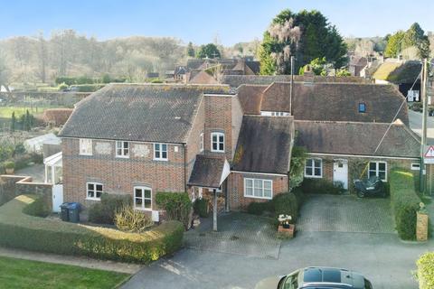 5 bedroom detached house to rent, The Tanyard, Chilton Foliat, RG17