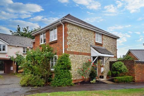 3 bedroom end of terrace house to rent, Crosby Way, Farnham, Surrey, GU9