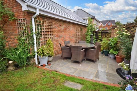 3 bedroom end of terrace house to rent, Crosby Way, Farnham, Surrey, GU9