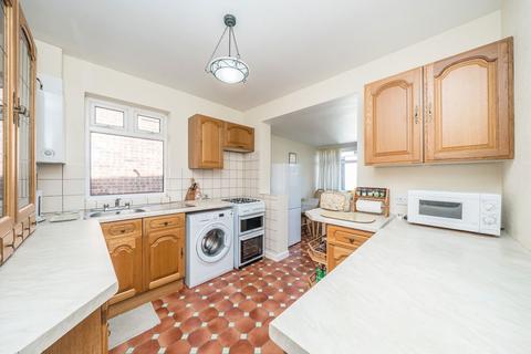 2 bedroom house for sale, Lyndhurst Avenue, Whitton TW2