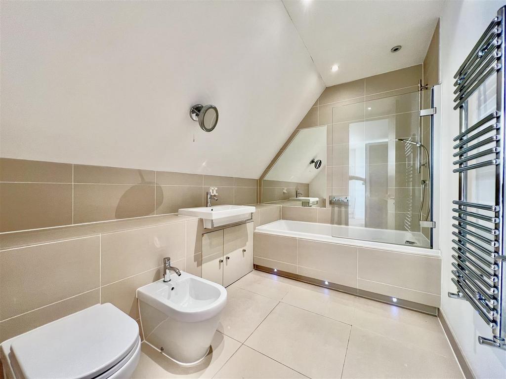 Family Bathroom/ WC