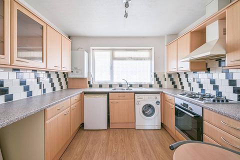 2 bedroom flat to rent, South Mount, Whetstone, London, N20