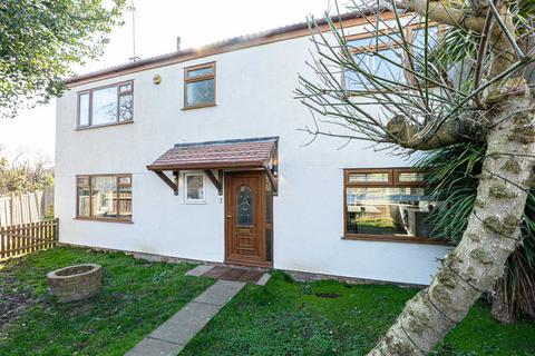 3 bedroom end of terrace house for sale, Biscay, Southend-on-sea, SS2