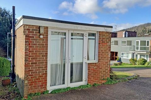 Studio for sale, Hoo Gardens, Eastbourne BN20