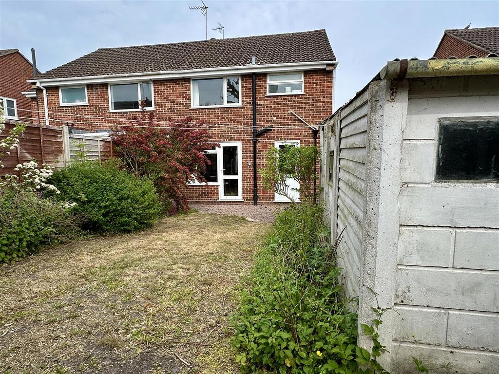 Garden to house