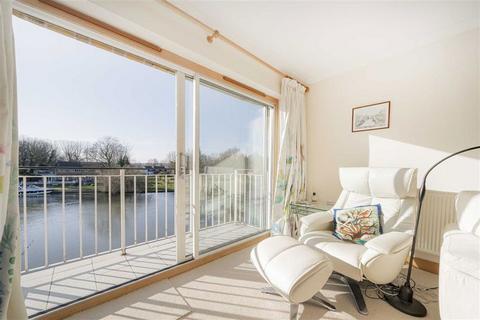 2 bedroom flat for sale, Riverside Road, Staines-Upon-Thames TW18