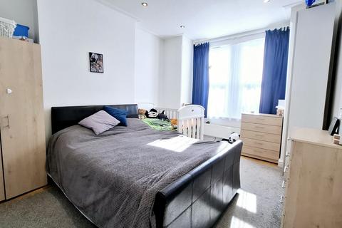 2 bedroom flat to rent, Deacon Road, London NW2