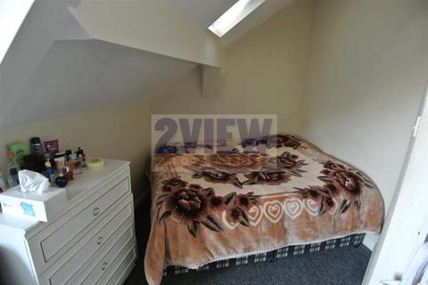 1 bedroom flat to rent, Flat 9 - 9a The Crescent, Hyde Park, Leeds