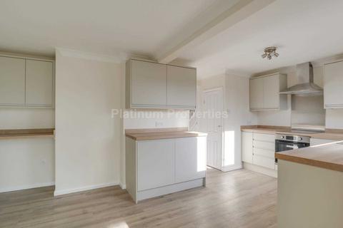 3 bedroom terraced house to rent, Apthorpe Way, Cambridge