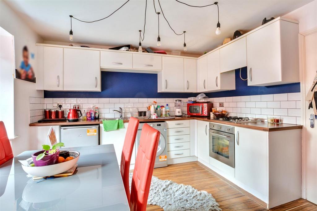 Kitchen 2.jpeg