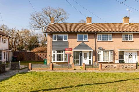 3 bedroom end of terrace house for sale, Hawkins Road, Crawley RH10