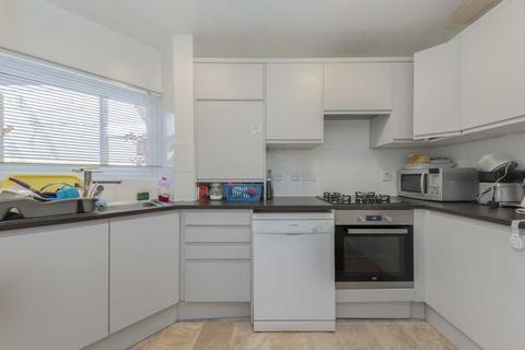 2 bedroom flat to rent, Trinity Road, Wimbledon