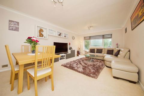 2 bedroom flat for sale, High Road, London N20