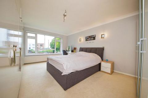 Flat 13, Thatcham Court High Road, London, N20 9QU