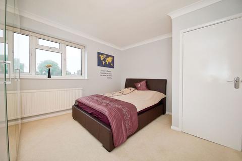 Flat 13, Thatcham Court High Road, London, N20 9QU
