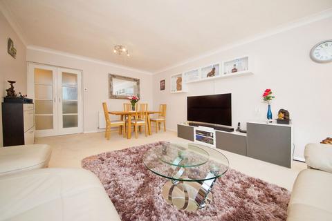 Flat 13, Thatcham Court High Road, London, N20 9QU