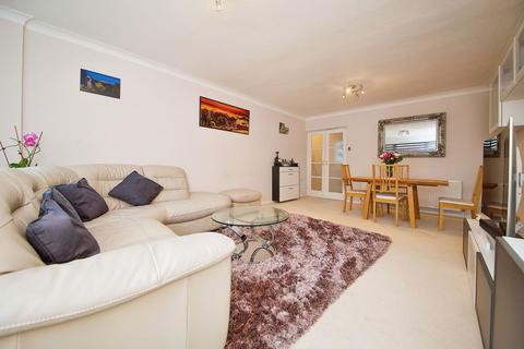 Flat 13, Thatcham Court High Road, London, N20 9QU