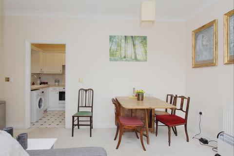 2 bedroom flat to rent, Clarence Court, Andover SP10