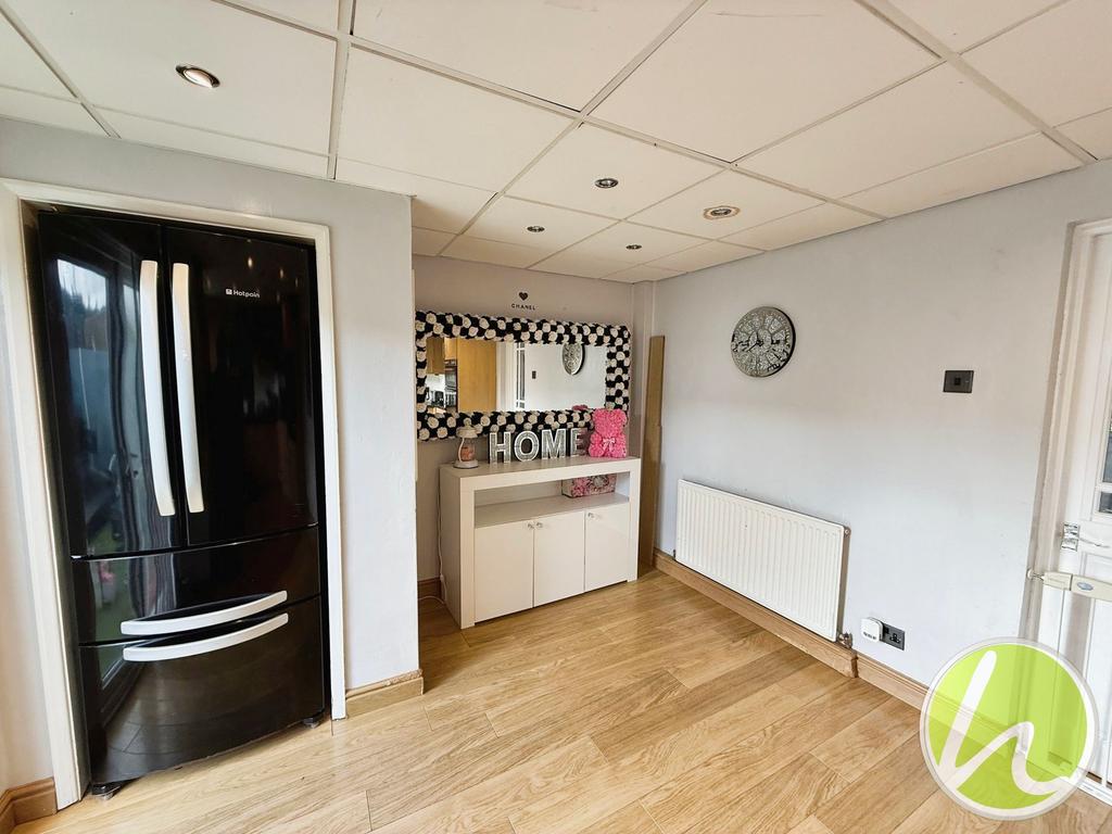 Kitchen/ Dining Room