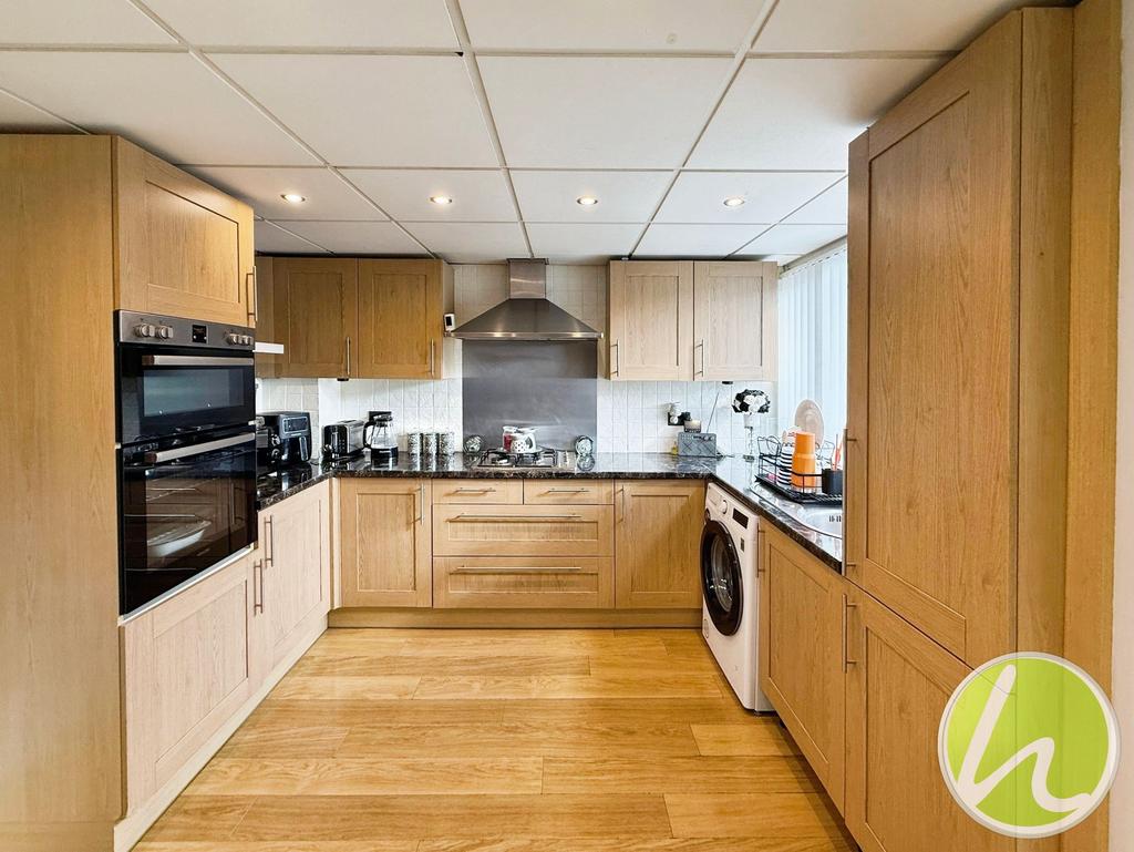 Kitchen/ Dining Room