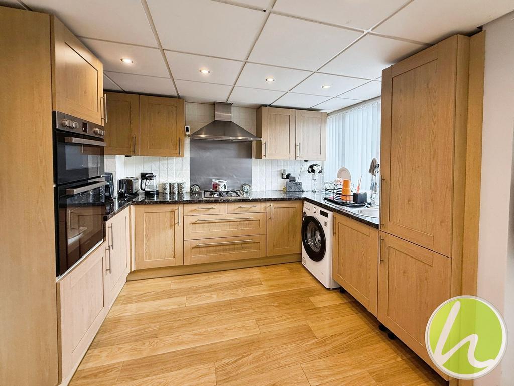 Kitchen/ Dining Room