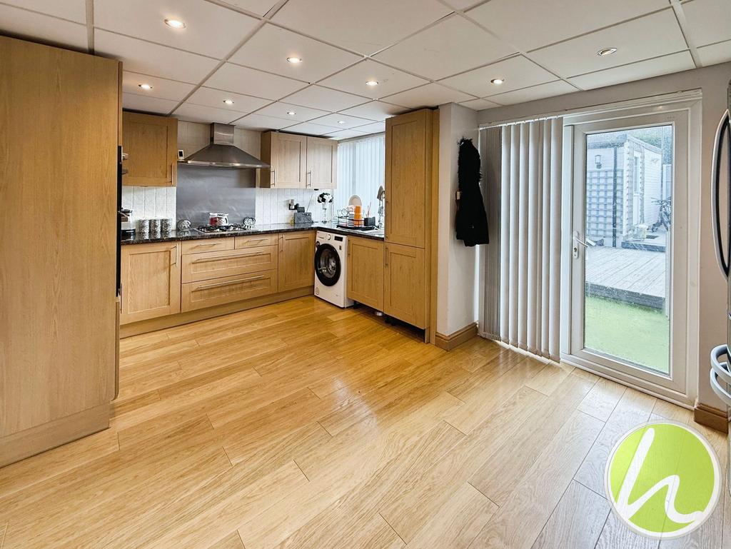 Kitchen/ Dining Room