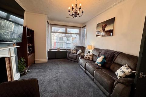 1 bedroom flat to rent, Valkyrie Road, Westcliff-On-Sea