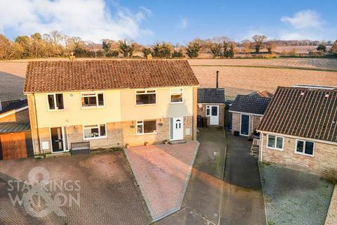 4 bedroom semi-detached house for sale, Meadow Close, Norwich NR14