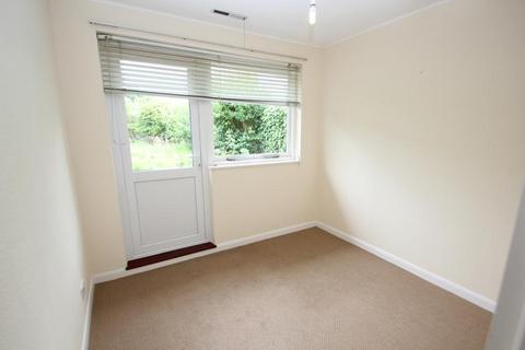 2 bedroom bungalow to rent, Elsdon Road, Woking GU21