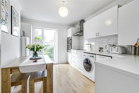 2 bedroom flat for sale, Hazlebury Road, SW6