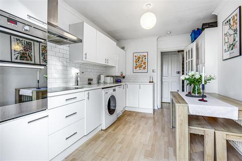 2 bedroom flat for sale, Hazlebury Road, SW6