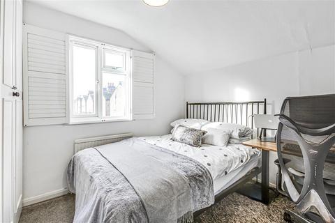 2 bedroom flat for sale, Hazlebury Road, SW6