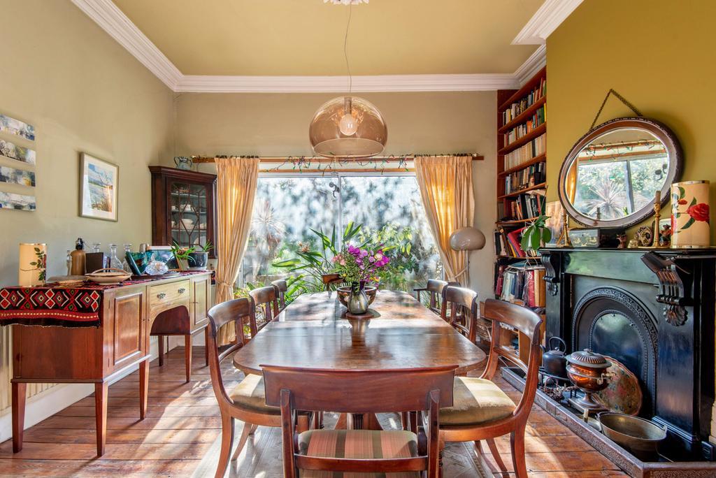 Dining room, fireplace