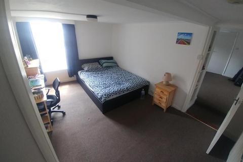 1 bedroom flat to rent, High Street, Rochester