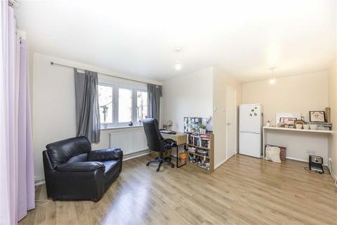 Studio to rent, Myers Lane, London SE14