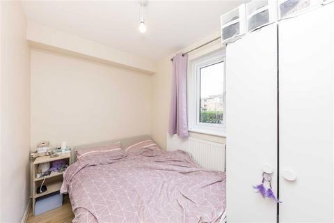 Studio to rent, Myers Lane, London SE14