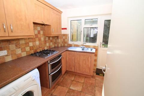 3 bedroom semi-detached house to rent, Knaphill