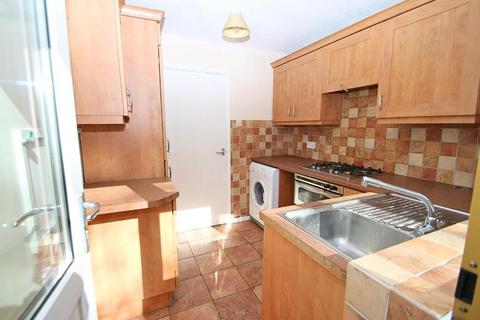 3 bedroom semi-detached house to rent, Knaphill