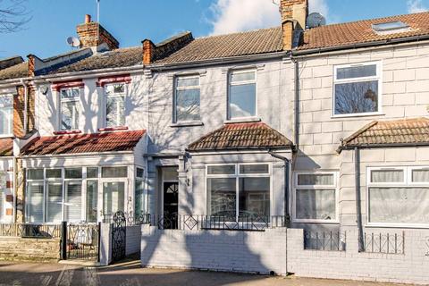 2 bedroom house for sale, Pulleyns Avenue, London E6