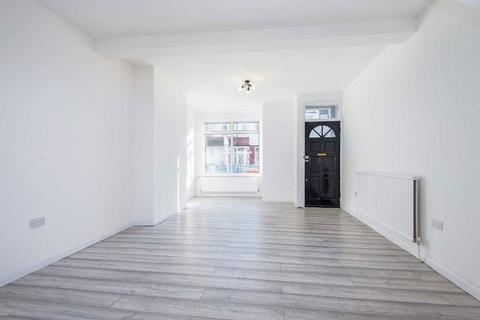 2 bedroom house for sale, Pulleyns Avenue, London E6