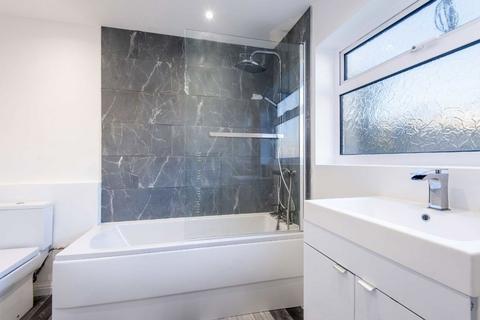 2 bedroom house for sale, Pulleyns Avenue, London E6