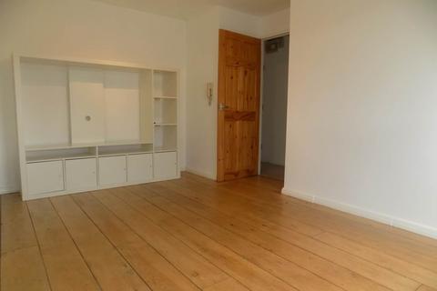 1 bedroom flat to rent, Dehavilland Close, Northolt, Middlesex