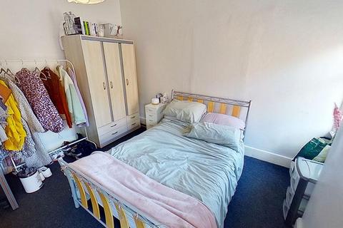 4 bedroom flat to rent, 24a, Forest Road West, NOTTINGHAM NG7 4EQ