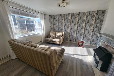 2 bedroom maisonette to rent, Leasowe Road, Tipton DY4