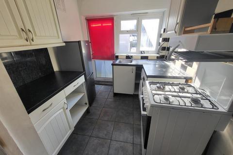 2 bedroom maisonette to rent, Leasowe Road, Tipton DY4